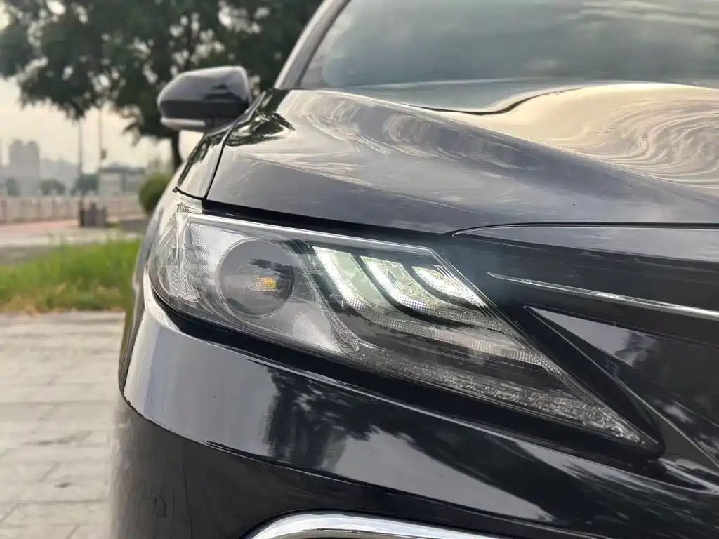 Toyota Camry — фото 14