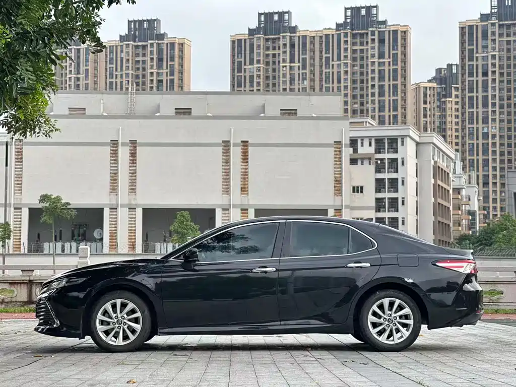 Toyota Camry — фото 17