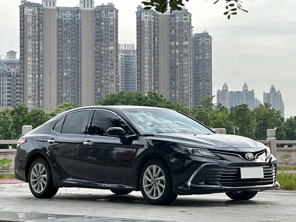 Toyota Camry — фото 3
