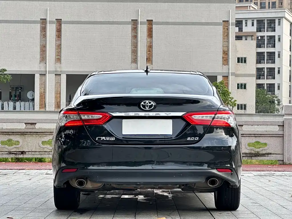 Toyota Camry — фото 7