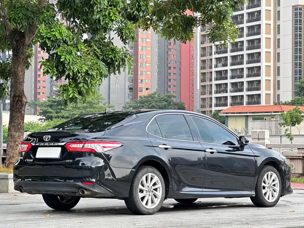 Toyota Camry — фото 8