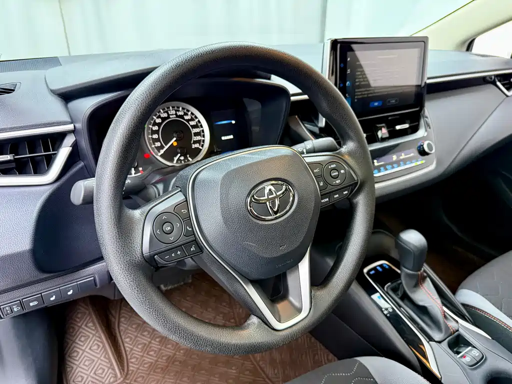 Toyota Corolla — фото 4