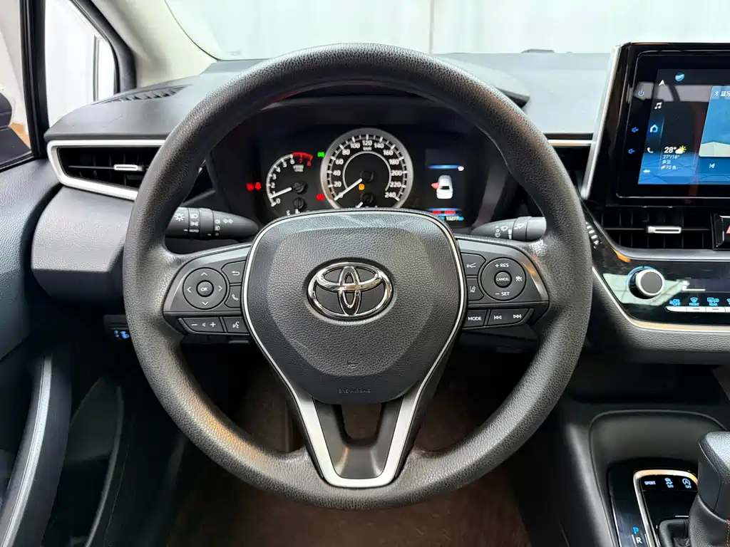Toyota Corolla — фото 7