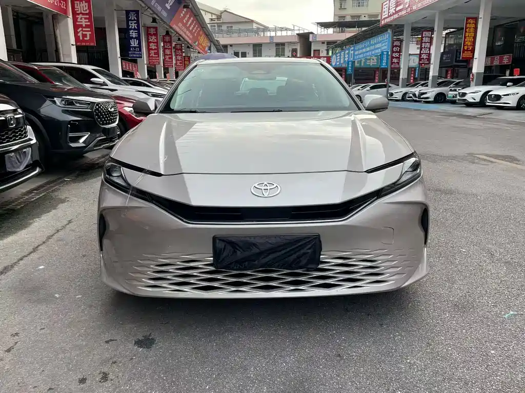 Toyota Camry — фото 3