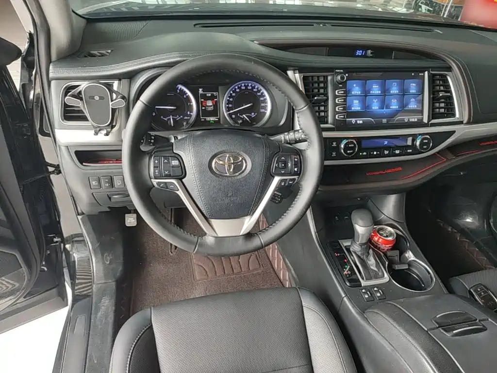 Toyota Highlander — фото 11