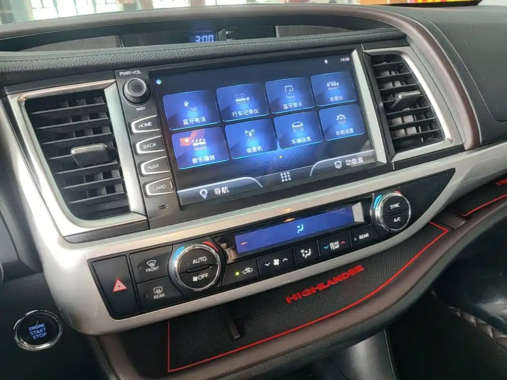 Toyota Highlander — фото 13