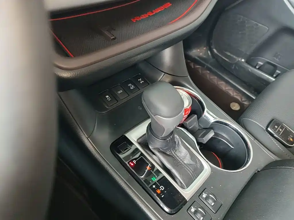 Toyota Highlander — фото 14