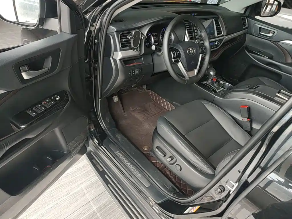 Toyota Highlander — фото 16