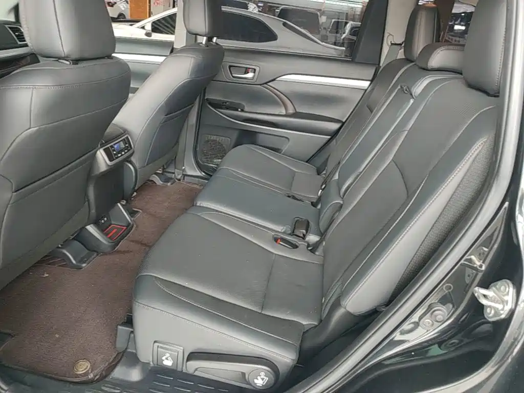 Toyota Highlander — фото 17