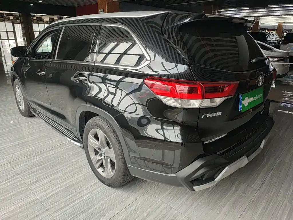 Toyota Highlander — фото 5
