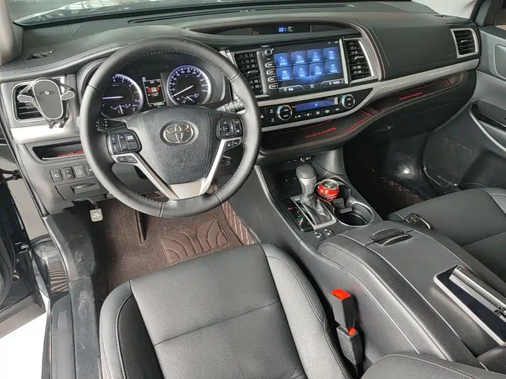 Toyota Highlander — фото 10