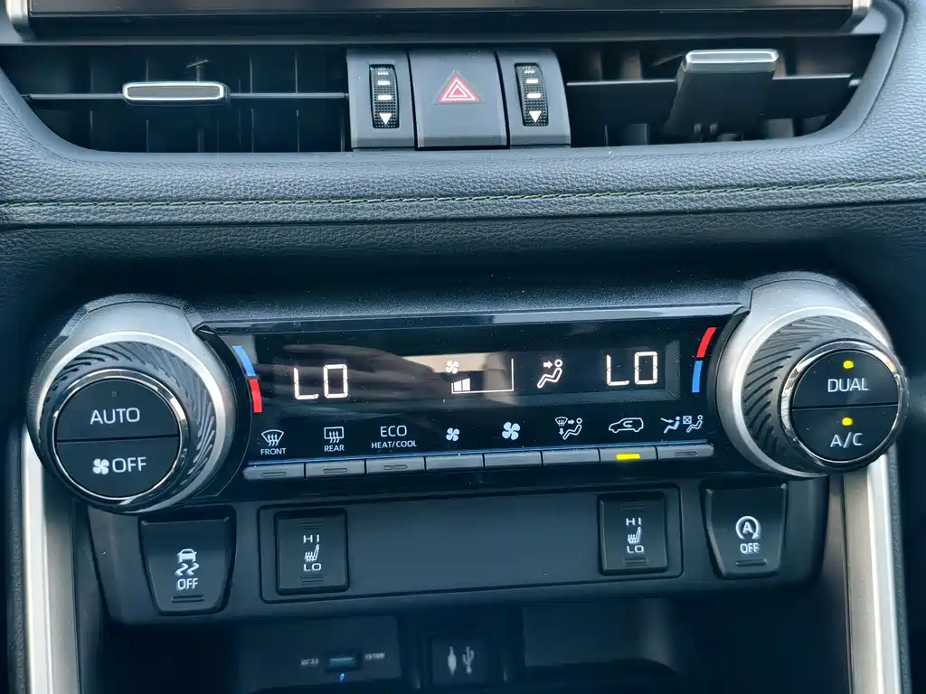 Toyota RAV4 — фото 15