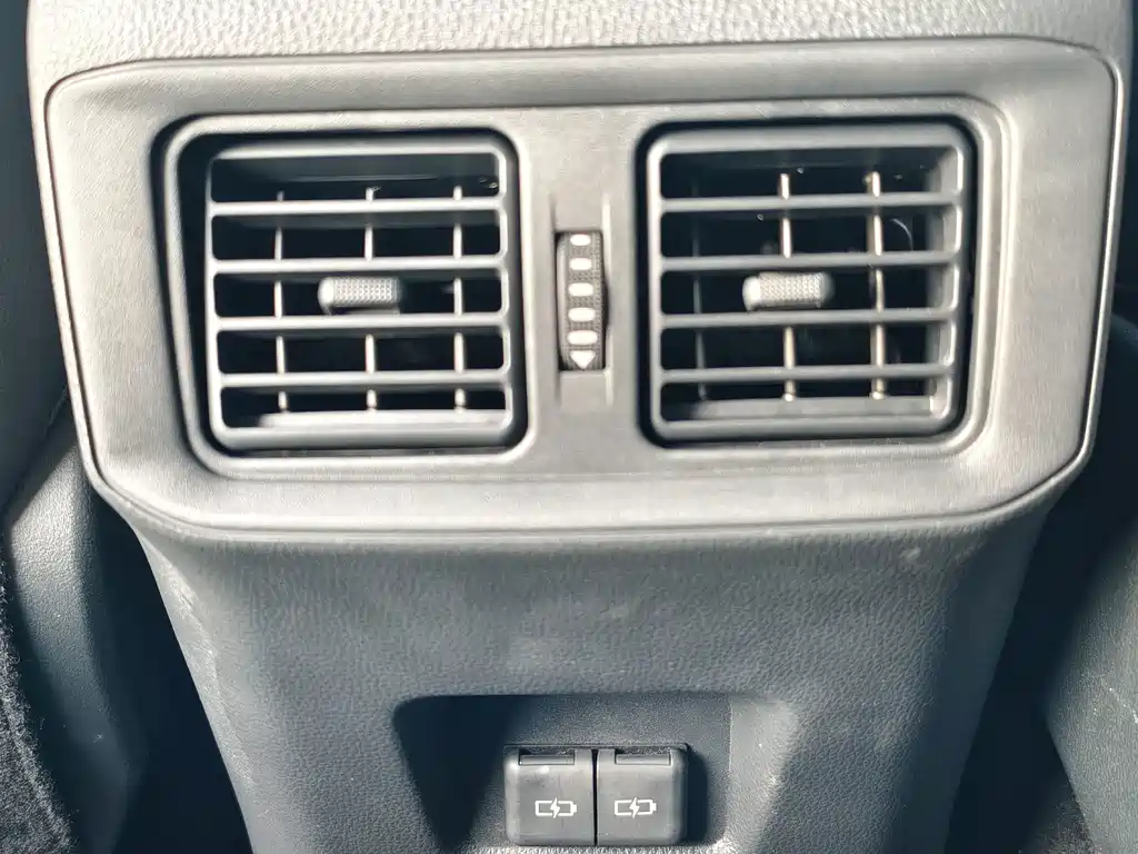 Toyota RAV4 — фото 18