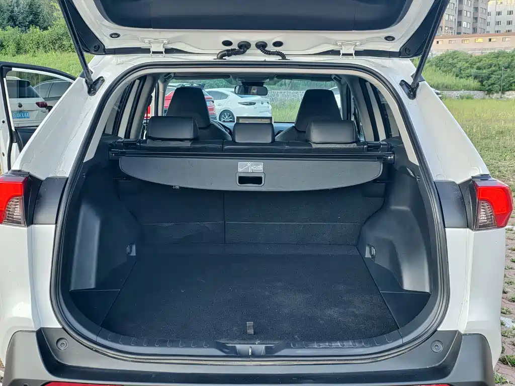 Toyota RAV4 — фото 20