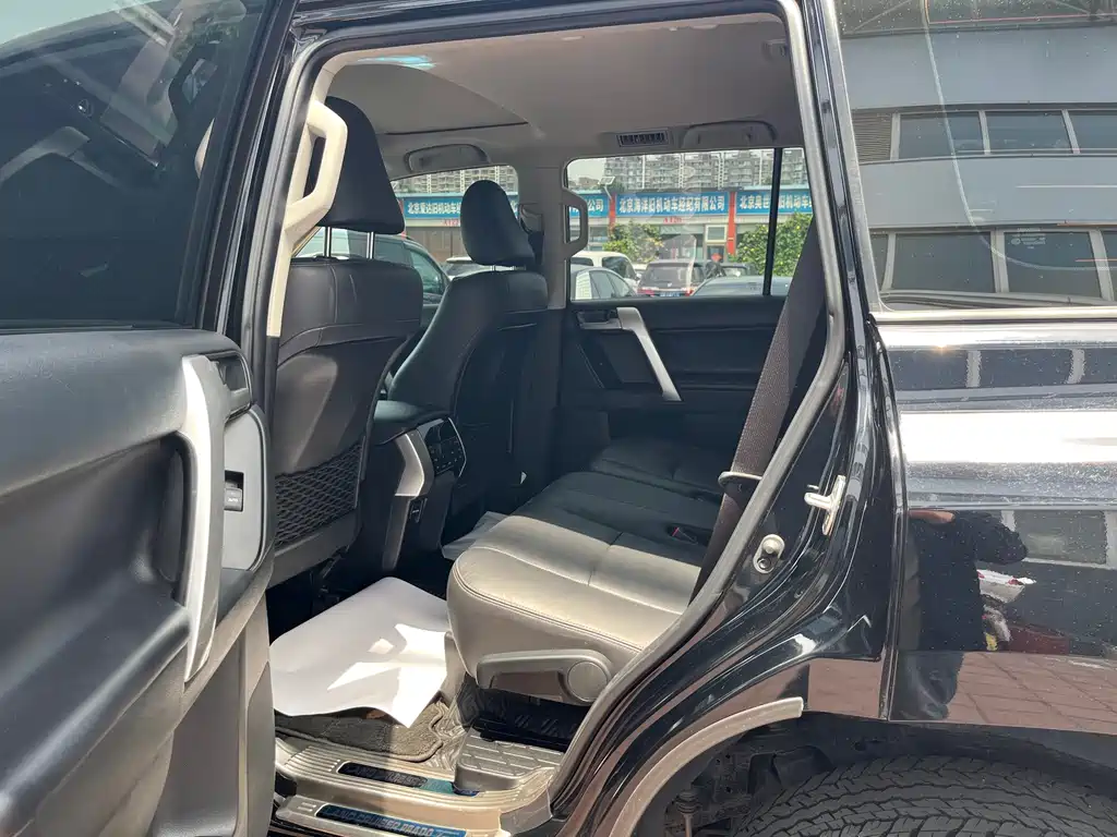 Toyota Prado — фото 15