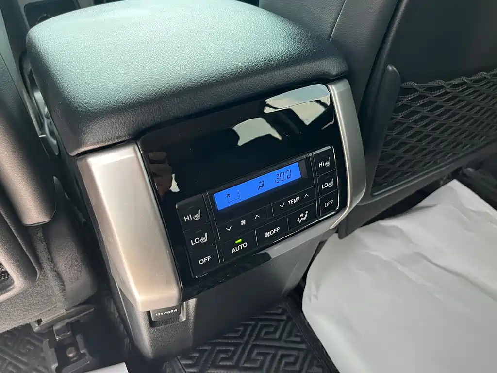 Toyota Prado — фото 18