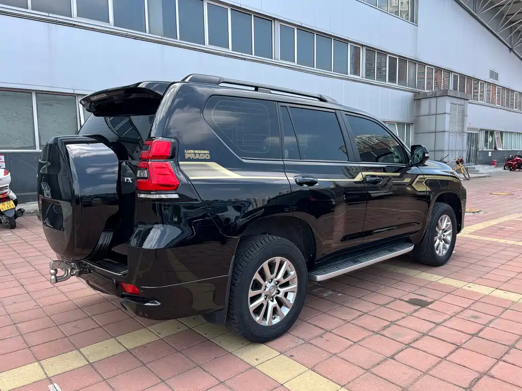 Toyota Prado — фото 4