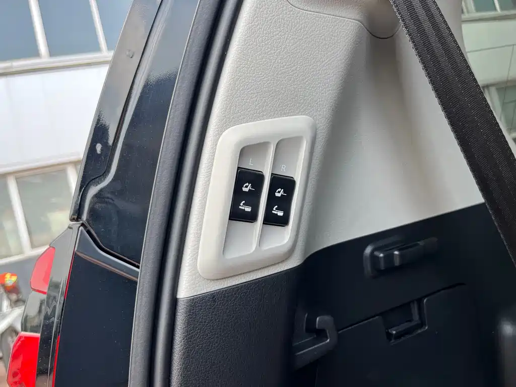 Toyota Prado — фото 33