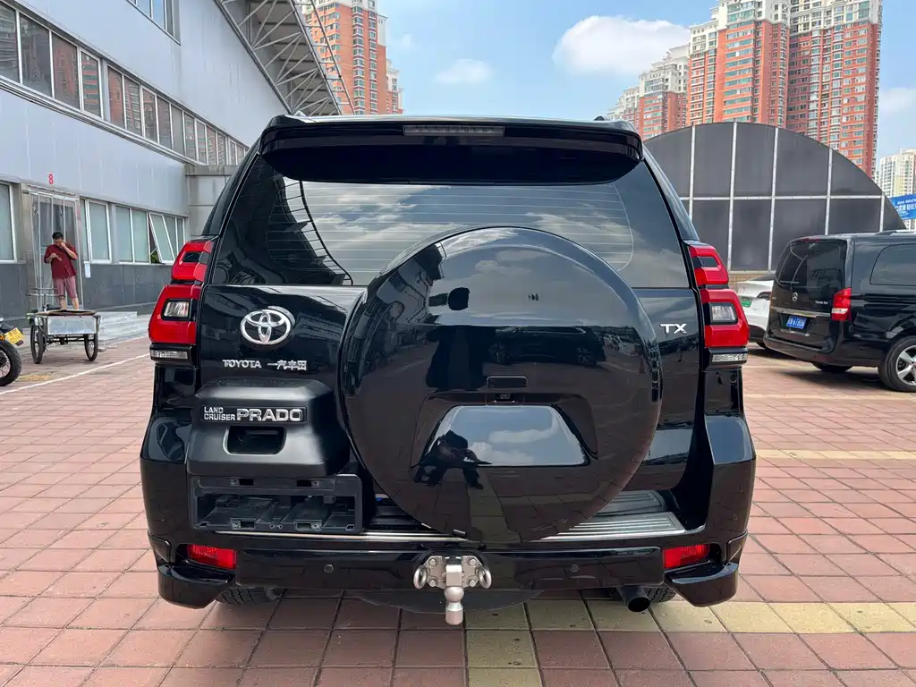 Toyota Prado — фото 5