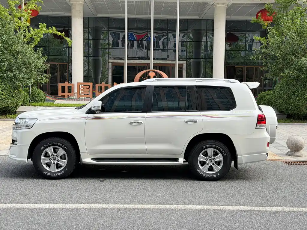 Toyota Land Cruiser — фото 26