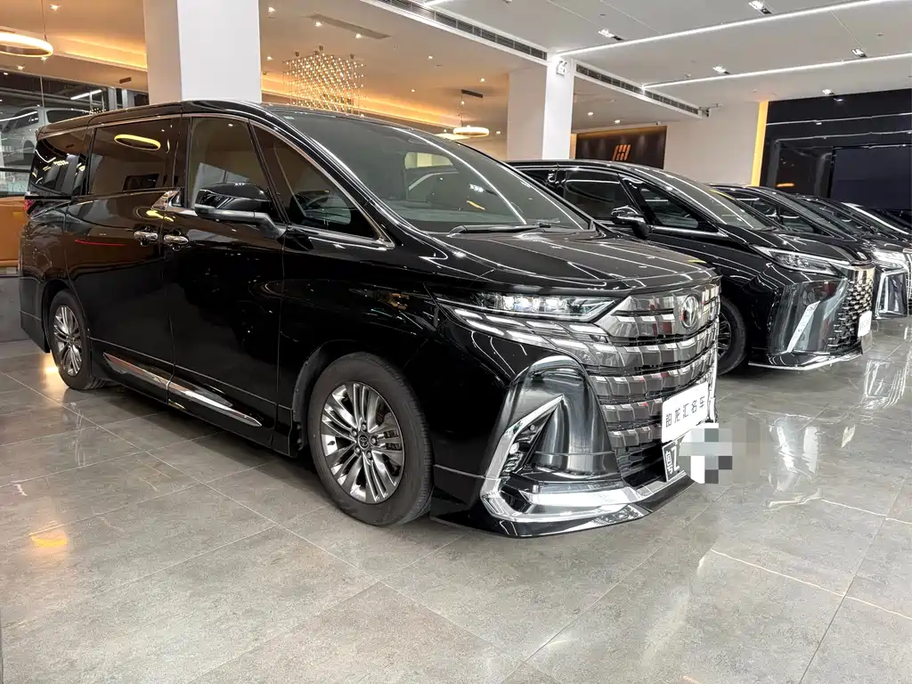 Toyota Alphard — фото 2