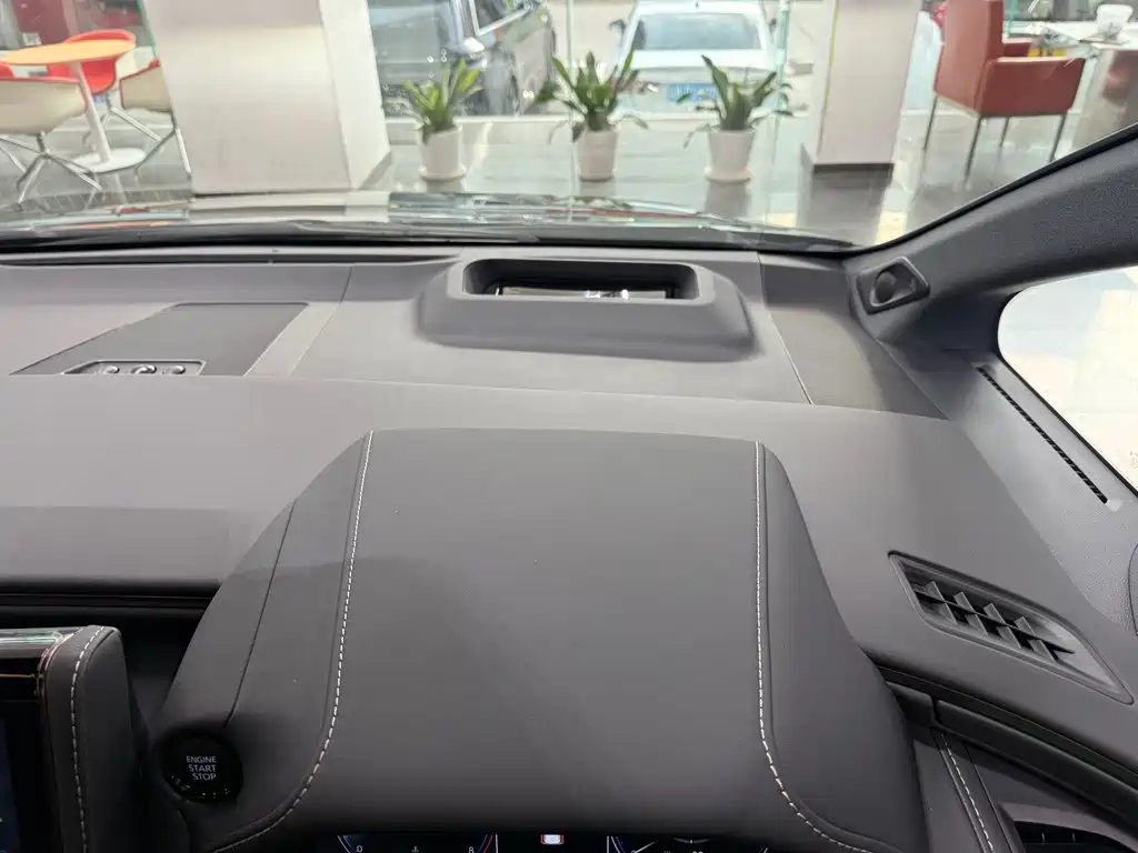 Toyota Alphard — фото 14