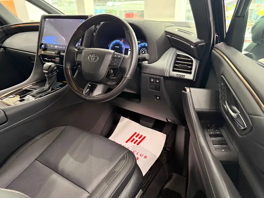 Toyota Alphard — фото 4