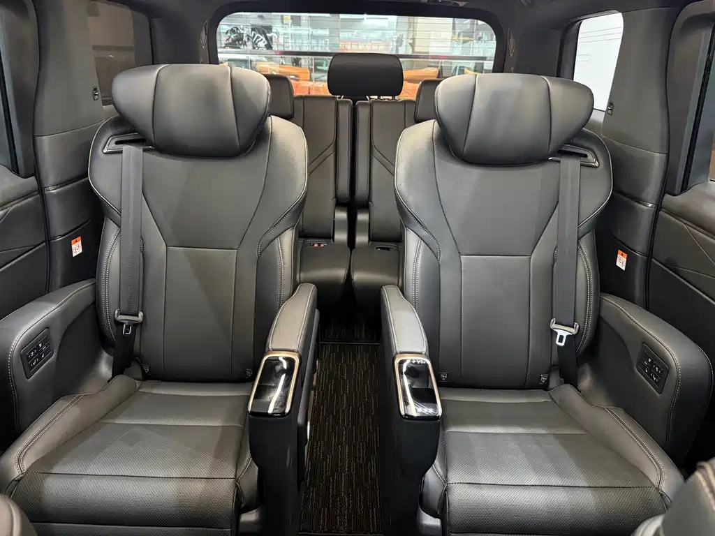 Toyota Alphard — фото 9