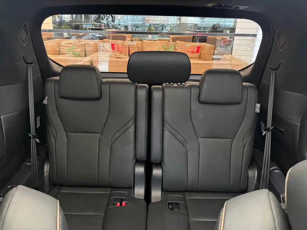 Toyota Alphard — фото 10