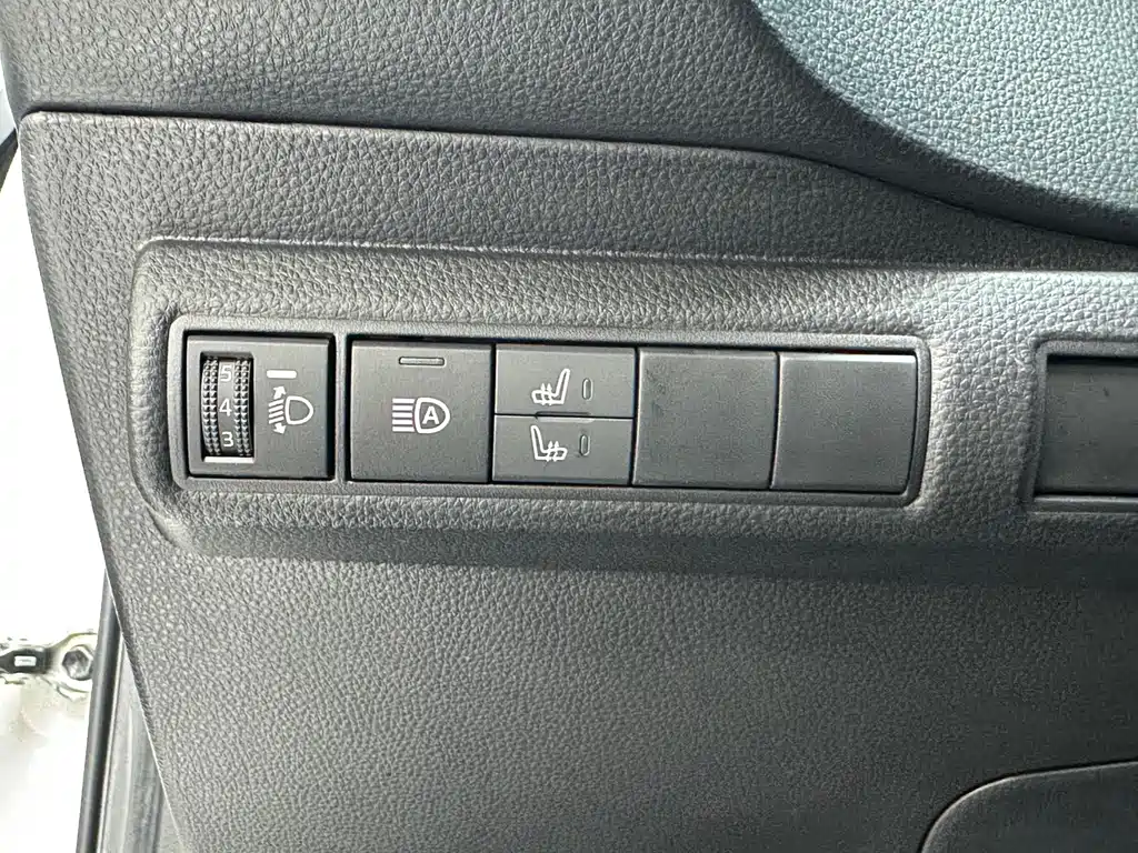 Toyota Corolla — фото 10