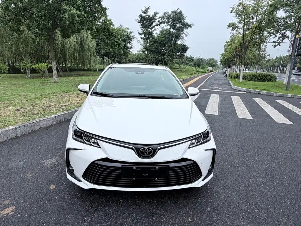 Toyota Corolla — фото 2