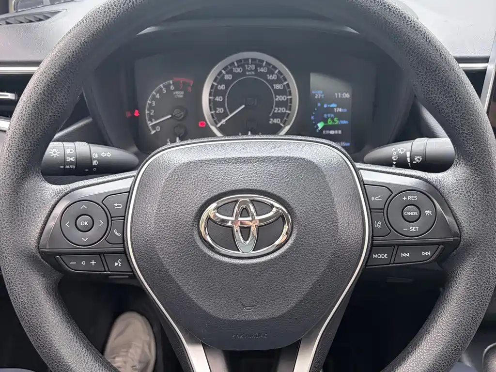 Toyota Corolla — фото 11