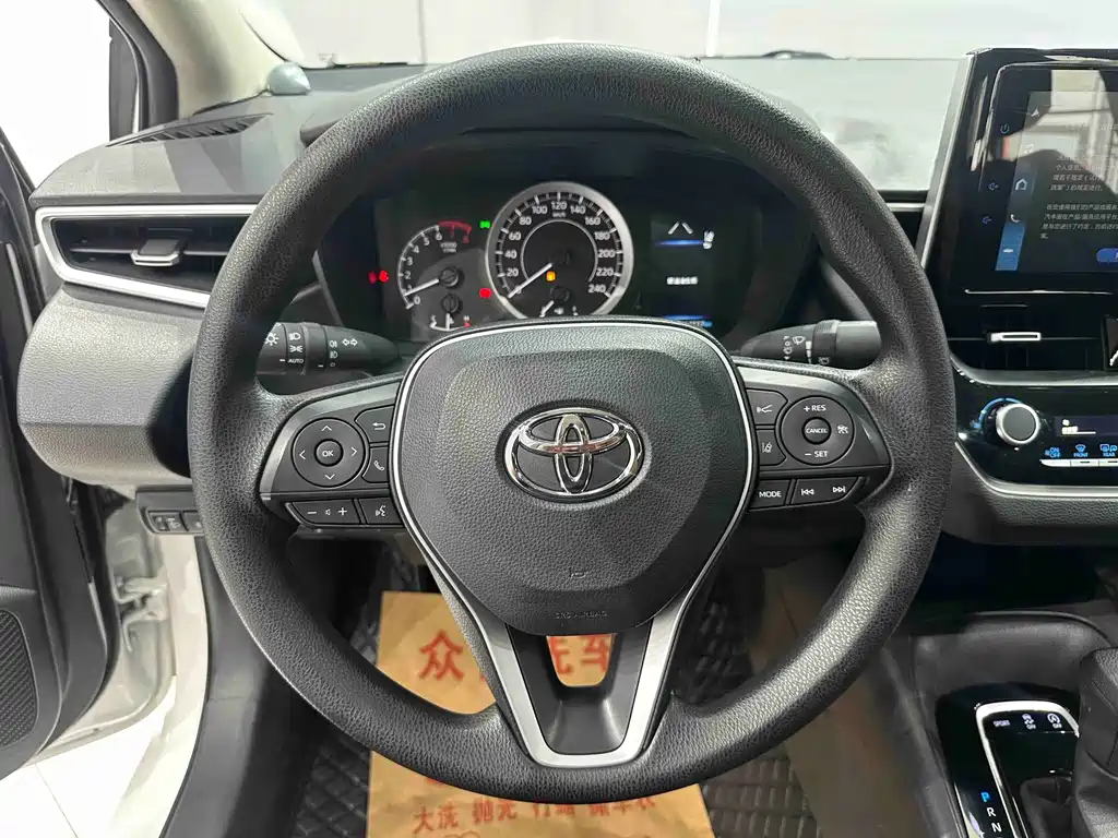 Toyota Corolla — фото 11