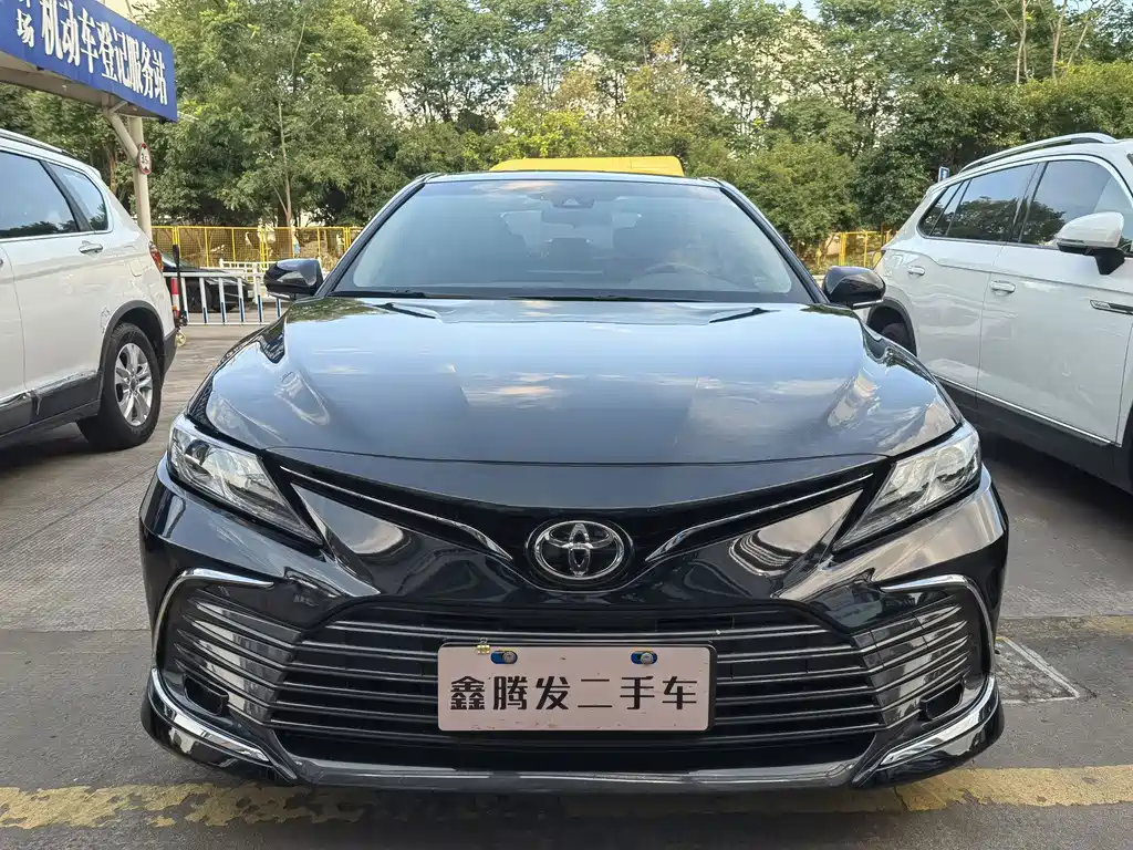 Toyota Camry — фото 2