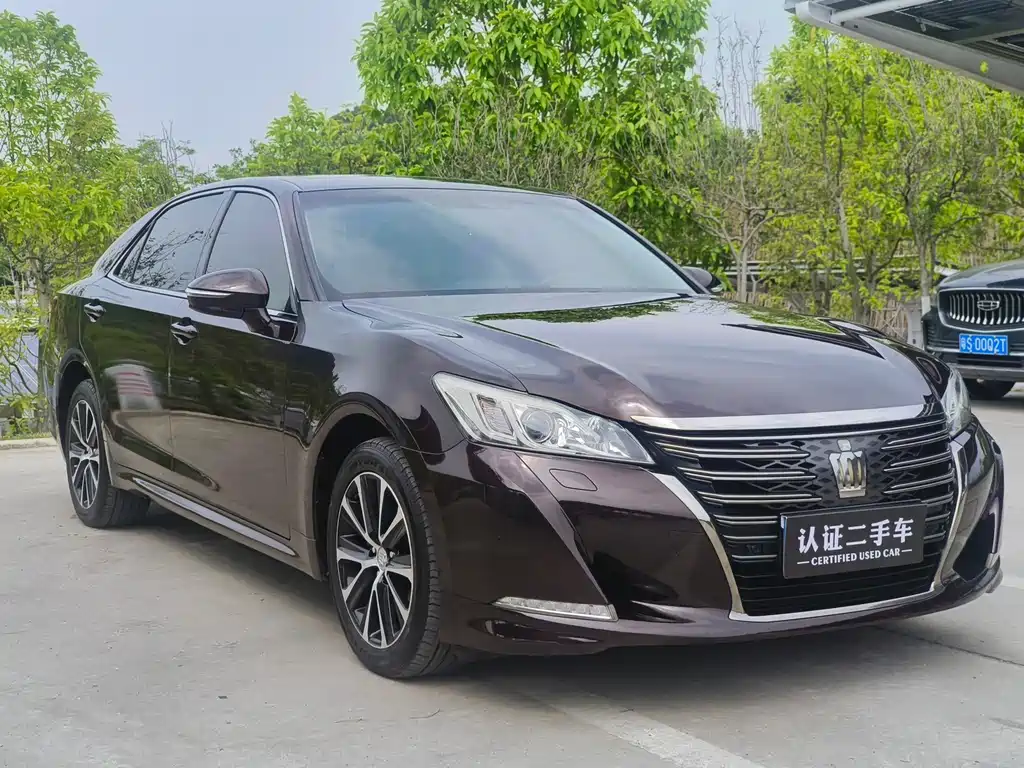 Toyota Crown — фото 2