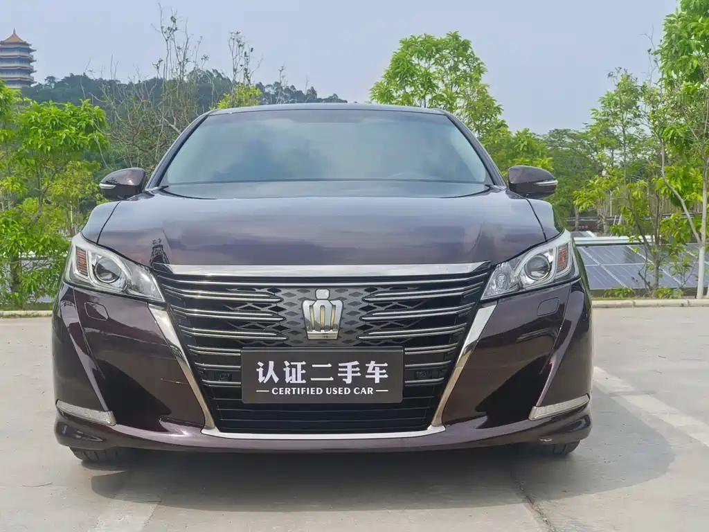Toyota Crown — фото 3