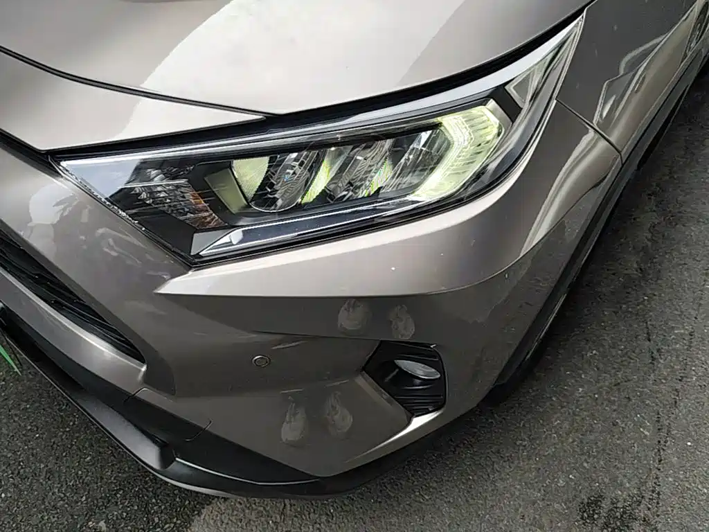 Toyota RAV4 — фото 24