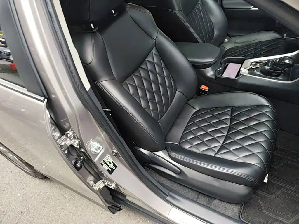 Toyota RAV4 — фото 25