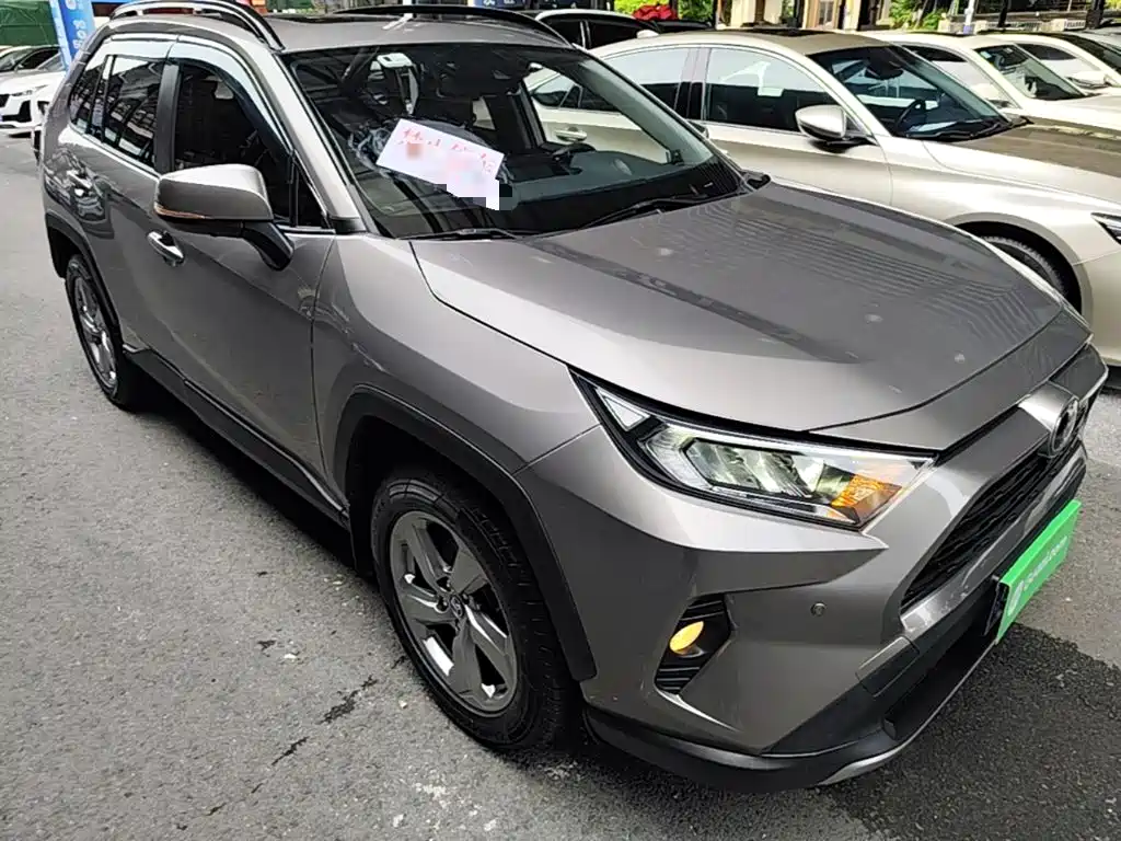 Toyota RAV4 — фото 4