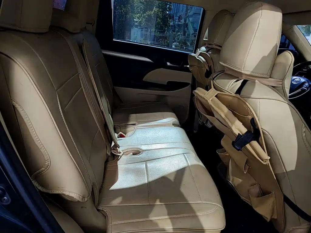 Toyota Highlander — фото 11