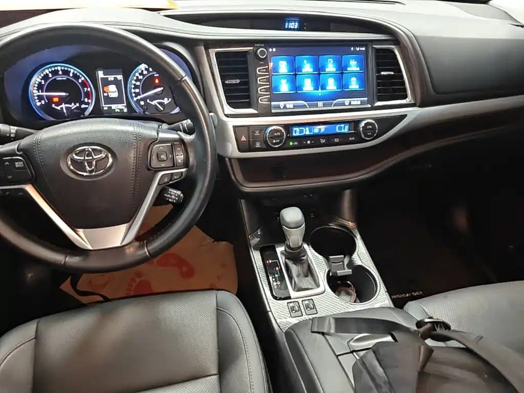 Toyota Highlander — фото 13