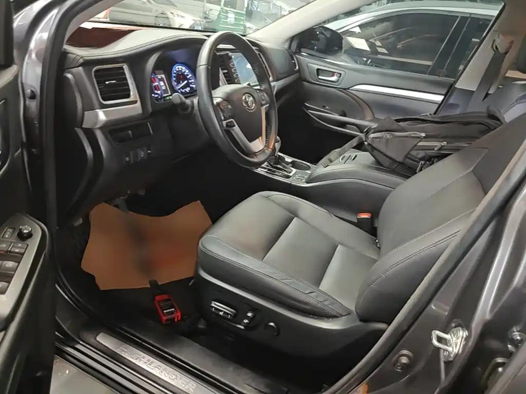 Toyota Highlander — фото 15