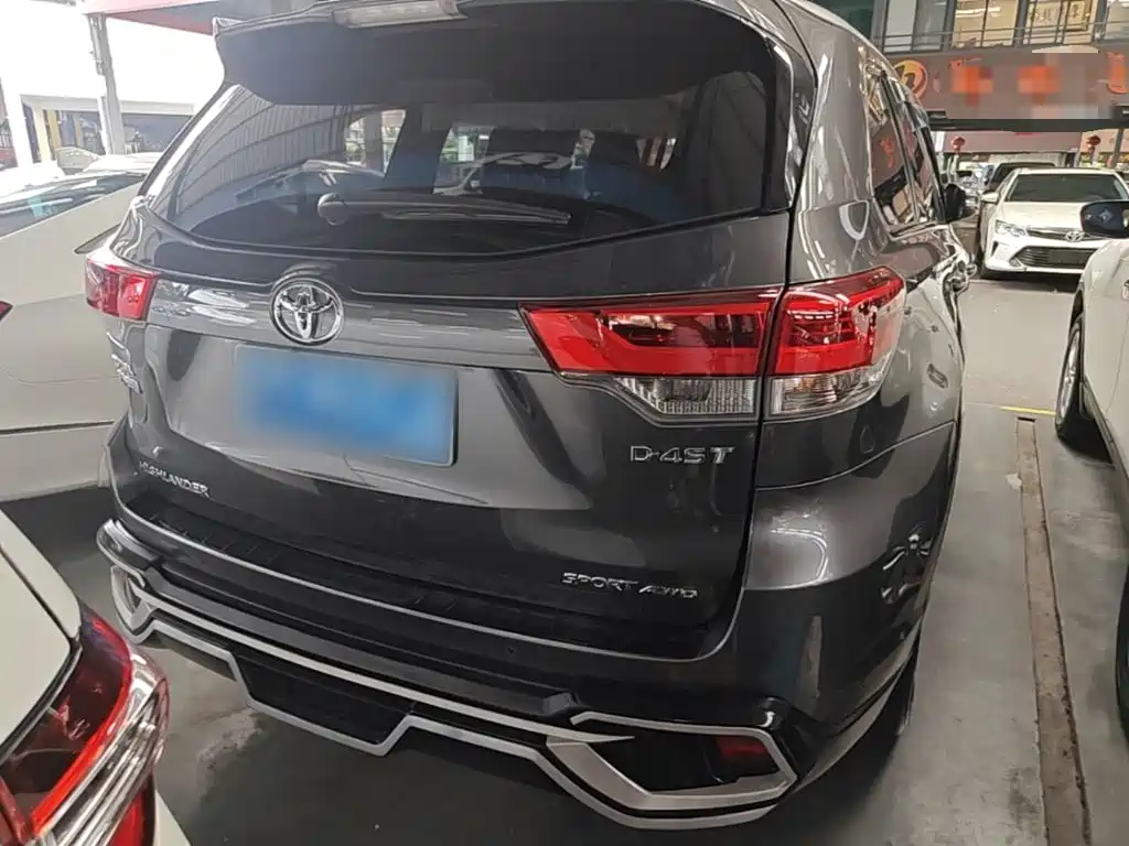 Toyota Highlander — фото 6