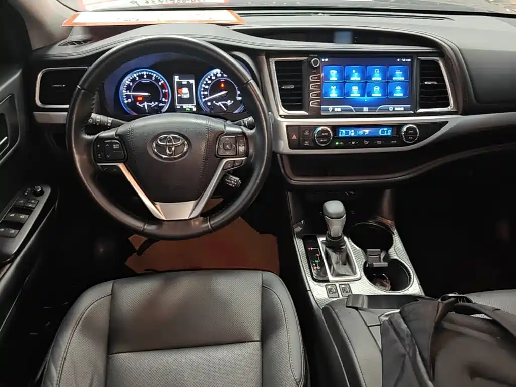 Toyota Highlander — фото 10