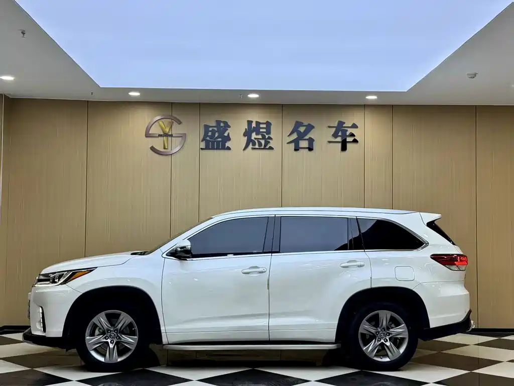 Toyota Highlander — фото 2