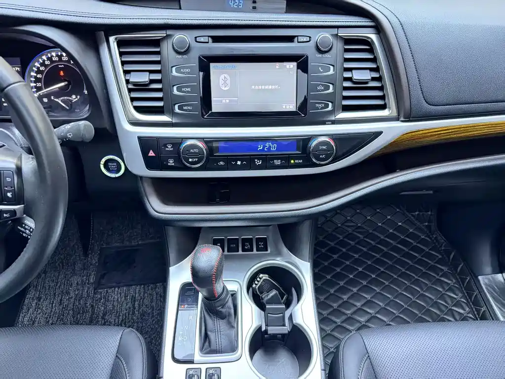 Toyota Highlander — фото 11