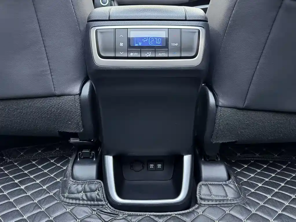 Toyota Highlander — фото 13