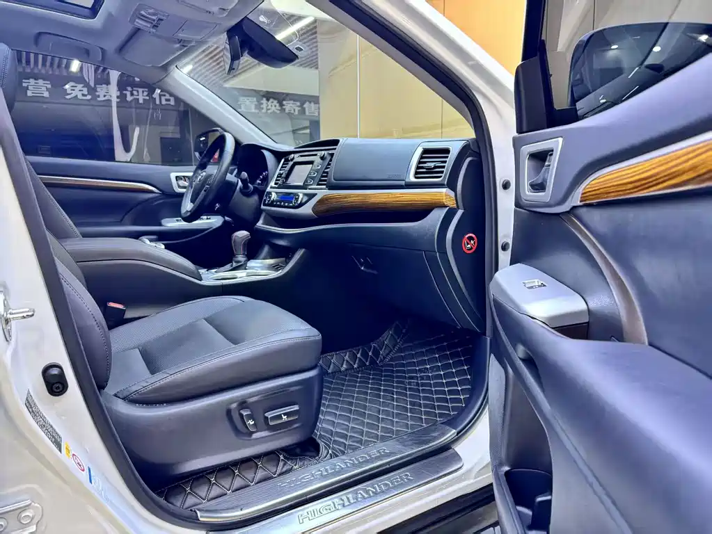 Toyota Highlander — фото 14