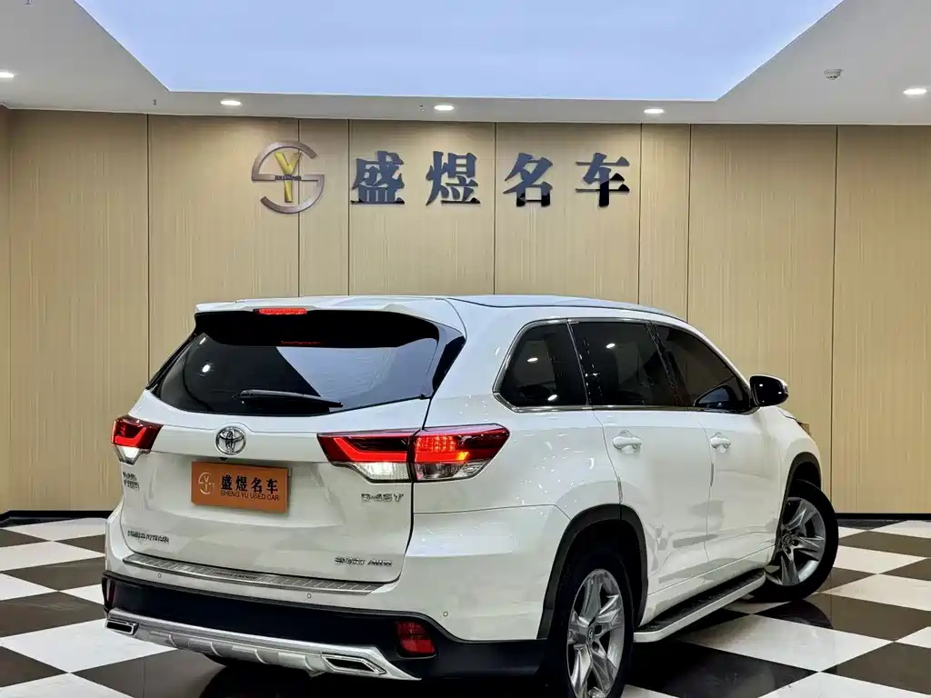 Toyota Highlander — фото 4