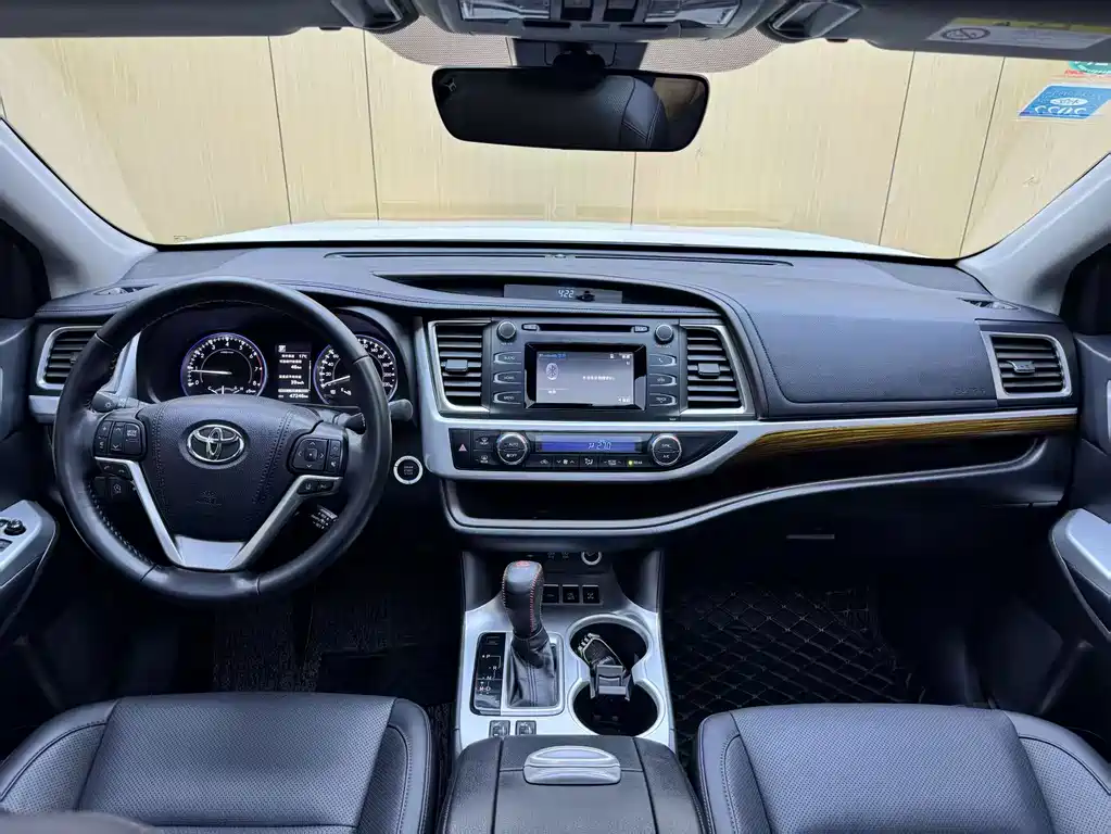 Toyota Highlander — фото 10